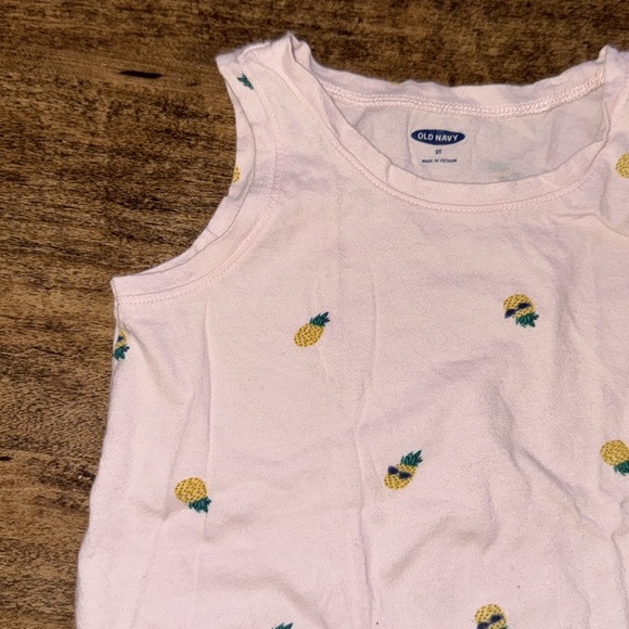 Light pink tank with pineapple 🍍 size 3t - Picture 2 of 3